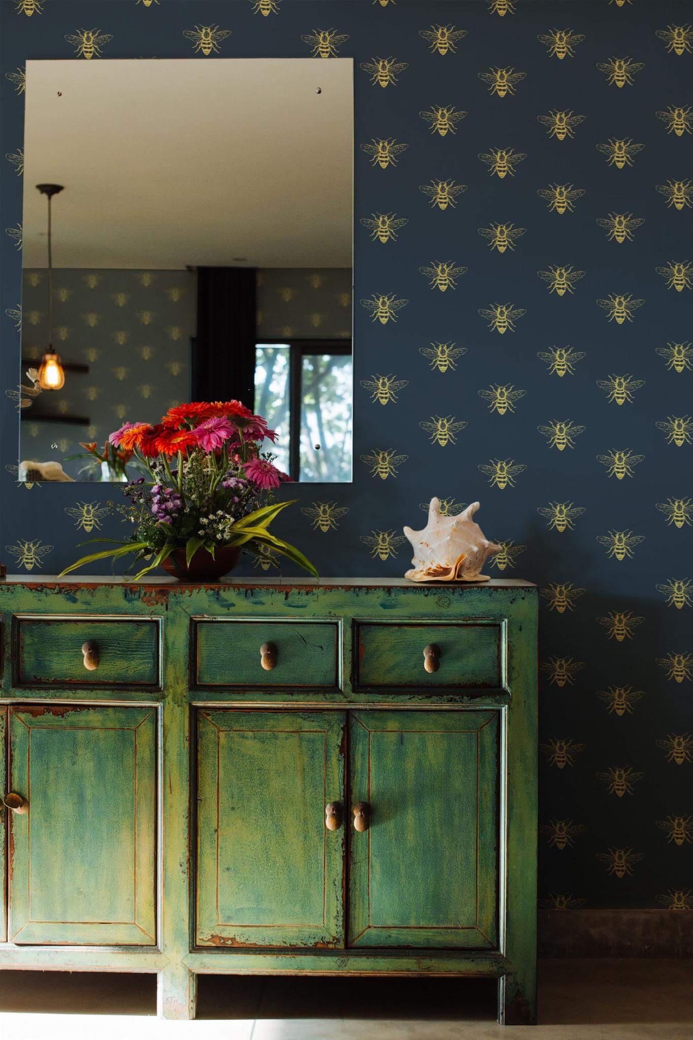 Aesthetic bee Wallpaper