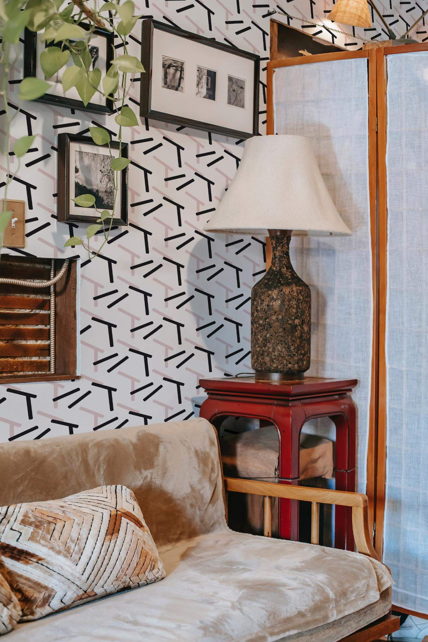 Pink, black and white abstract geometric Wallpaper