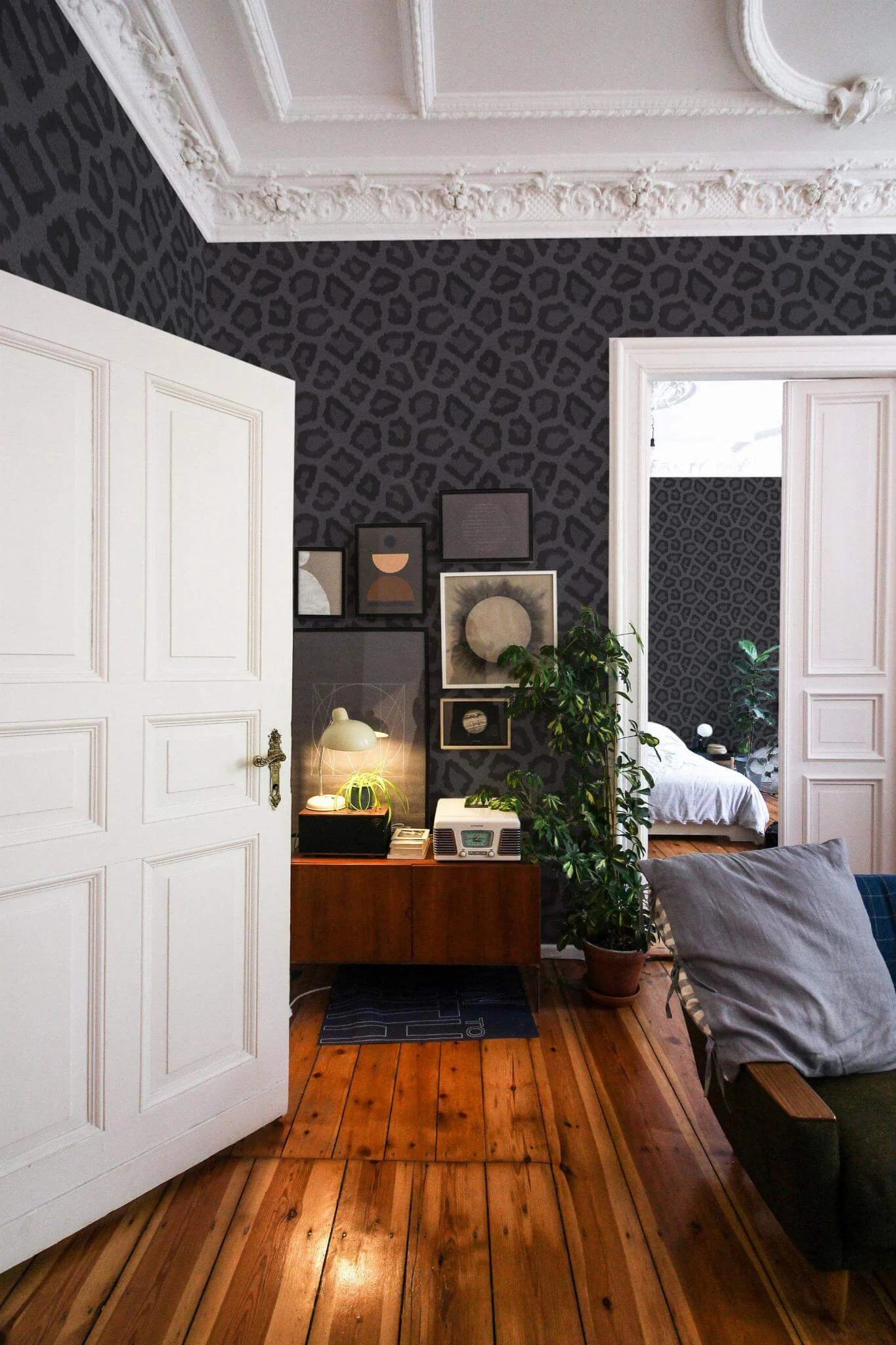 Black leopard pattern Wallpaper - Image 3