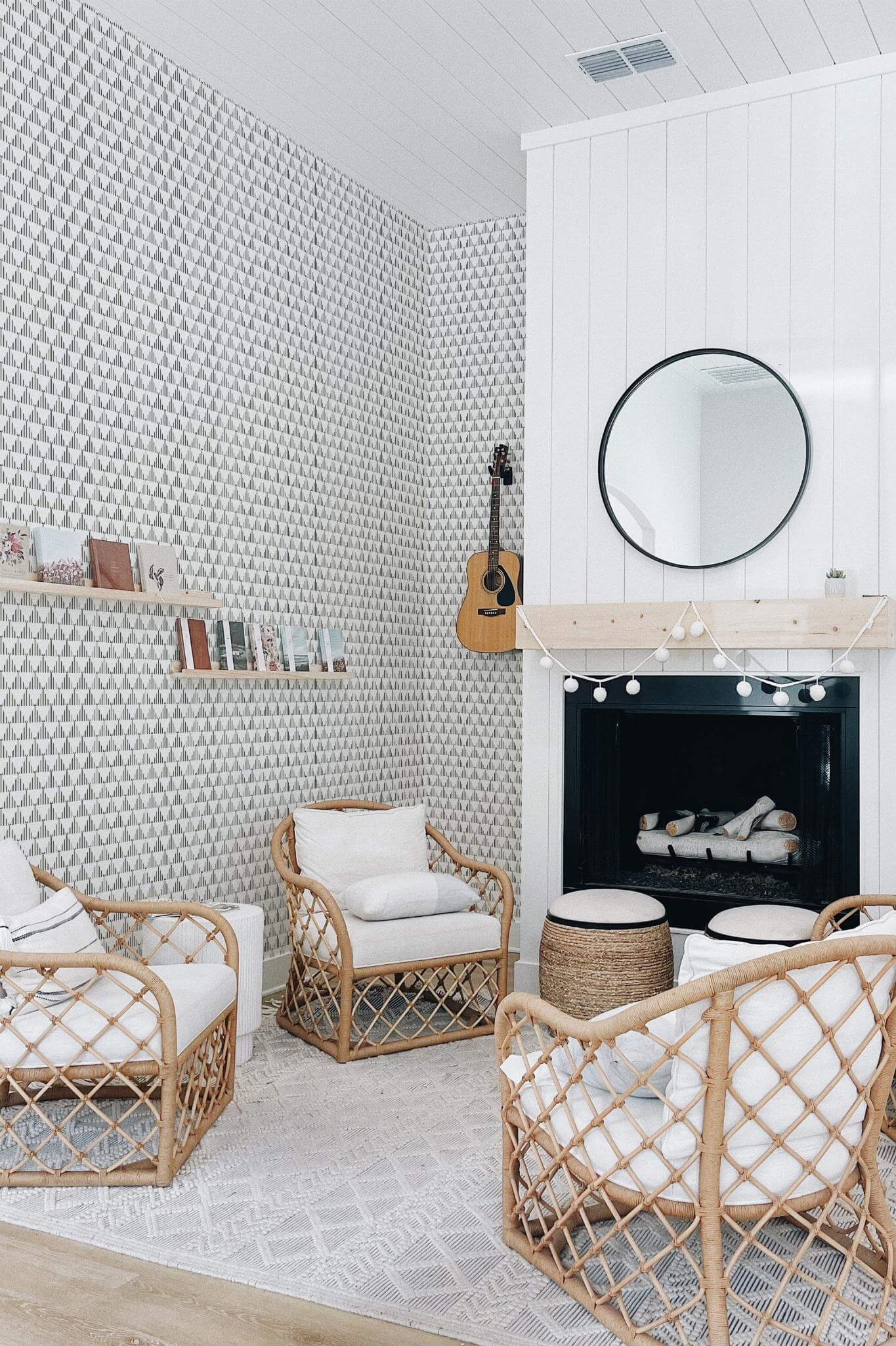 Geometric triangle Wallpaper - Image 3