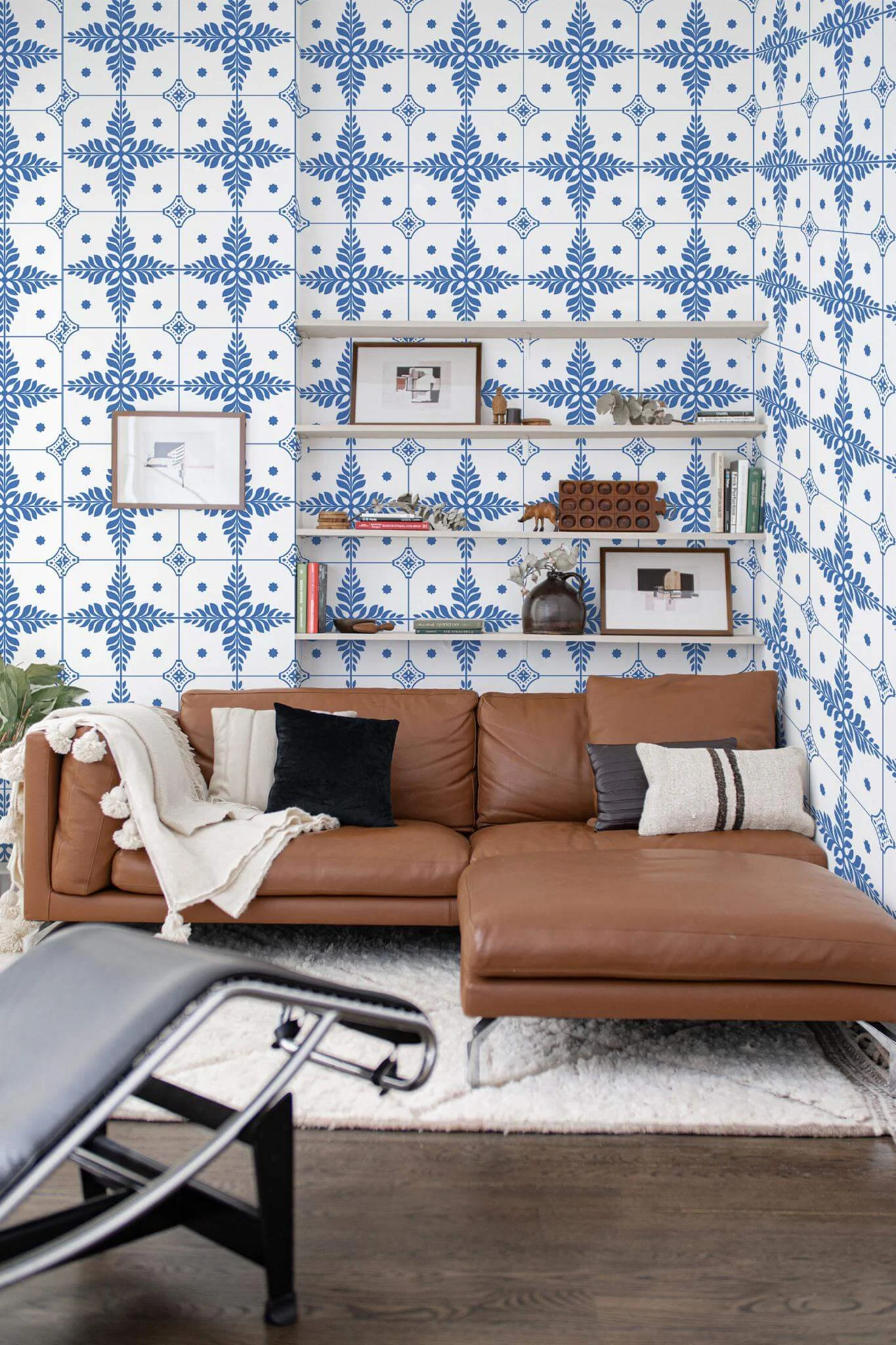 Blue and white tiles Wallpaper - Image 3