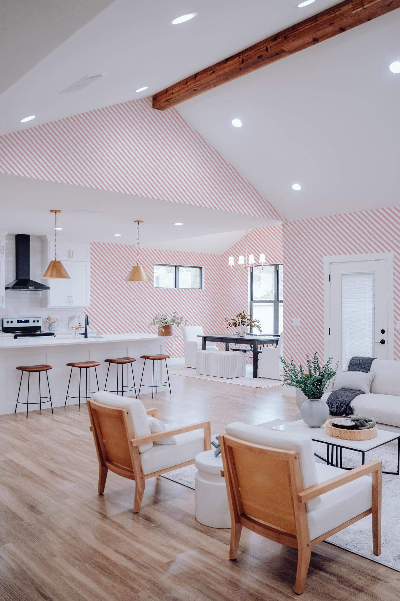 Diagonal striped Wallpaper - Image 3
