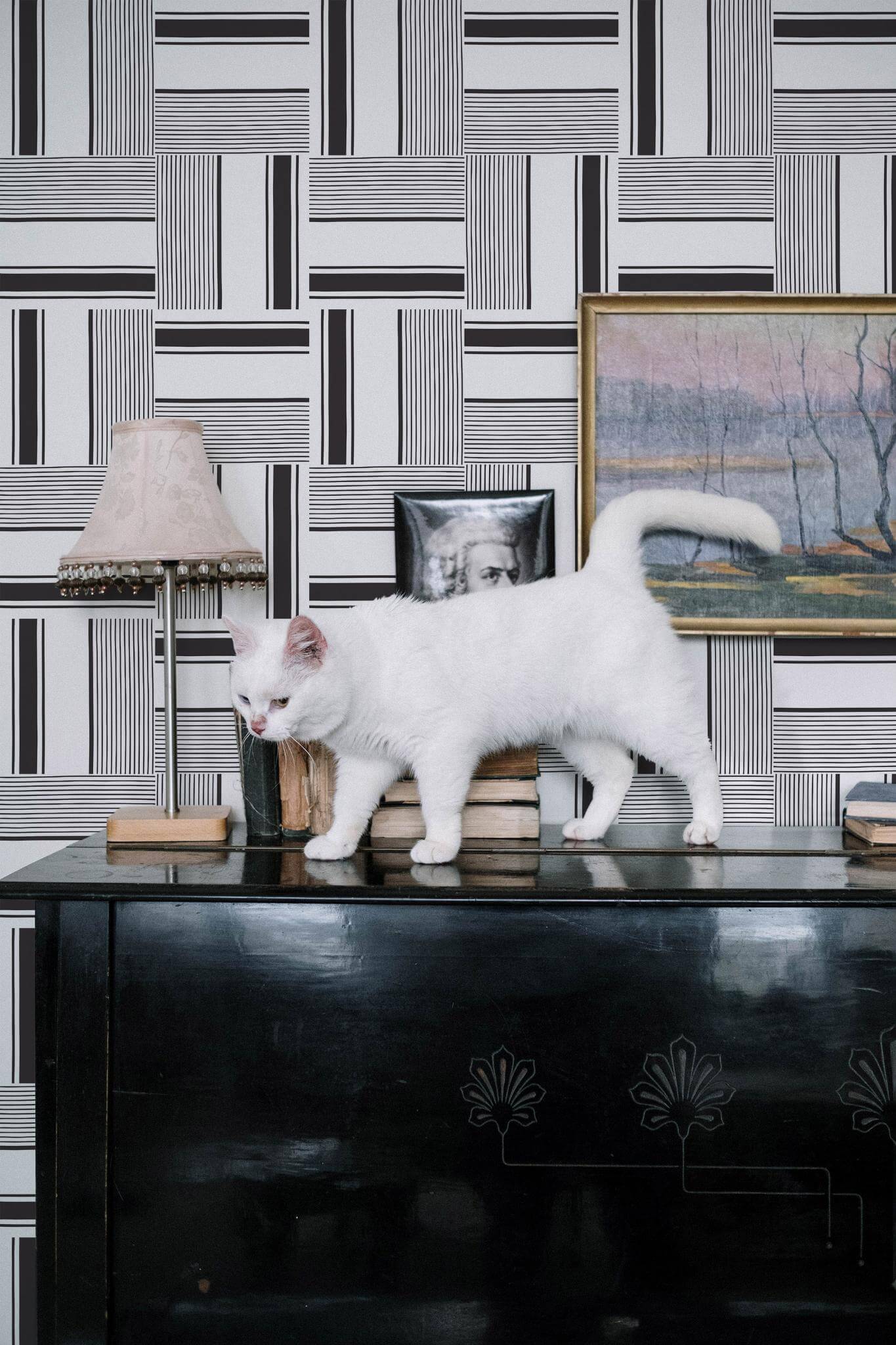 Bold black and white Wallpaper