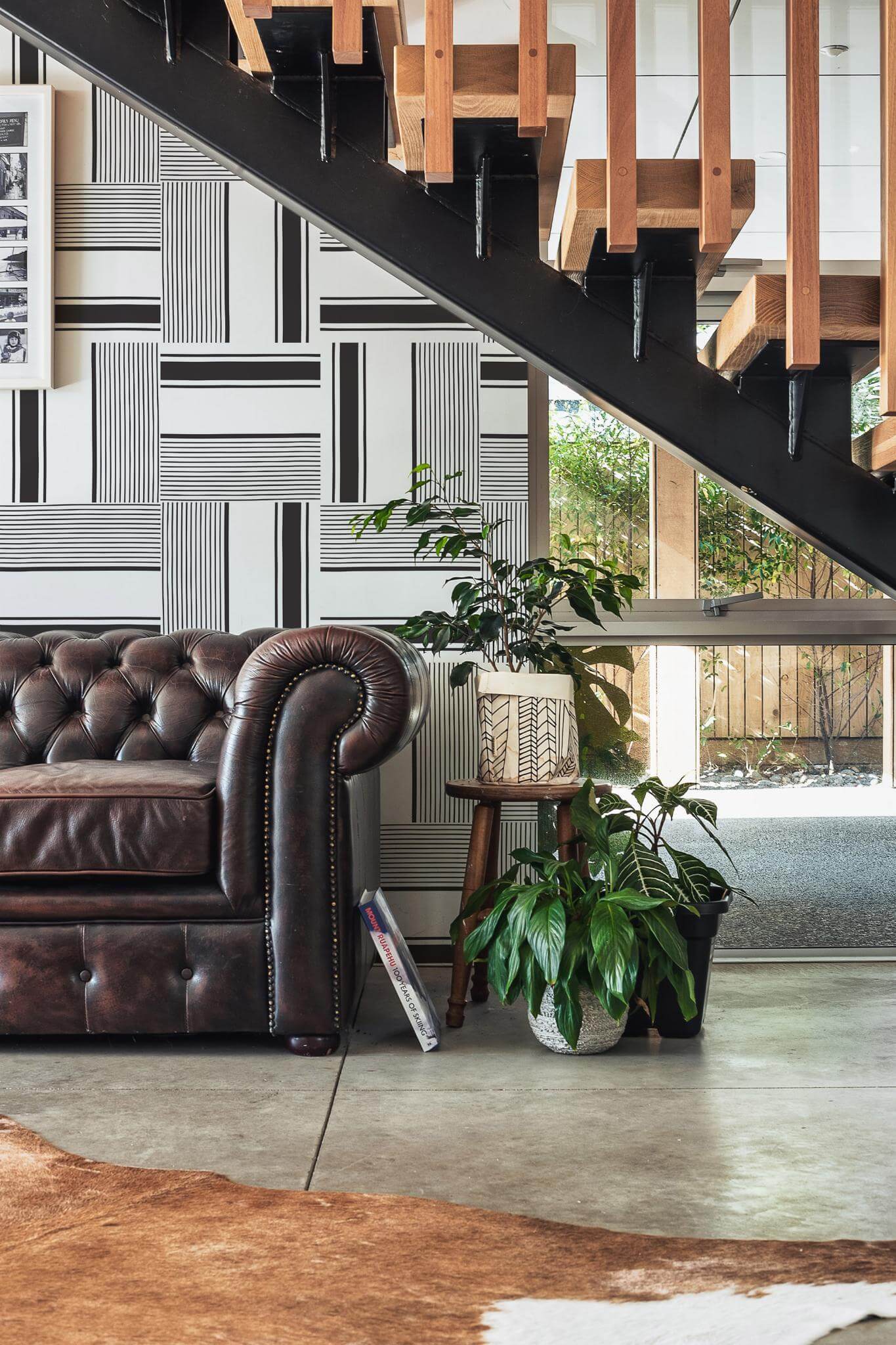 Bold black and white Wallpaper - Image 4