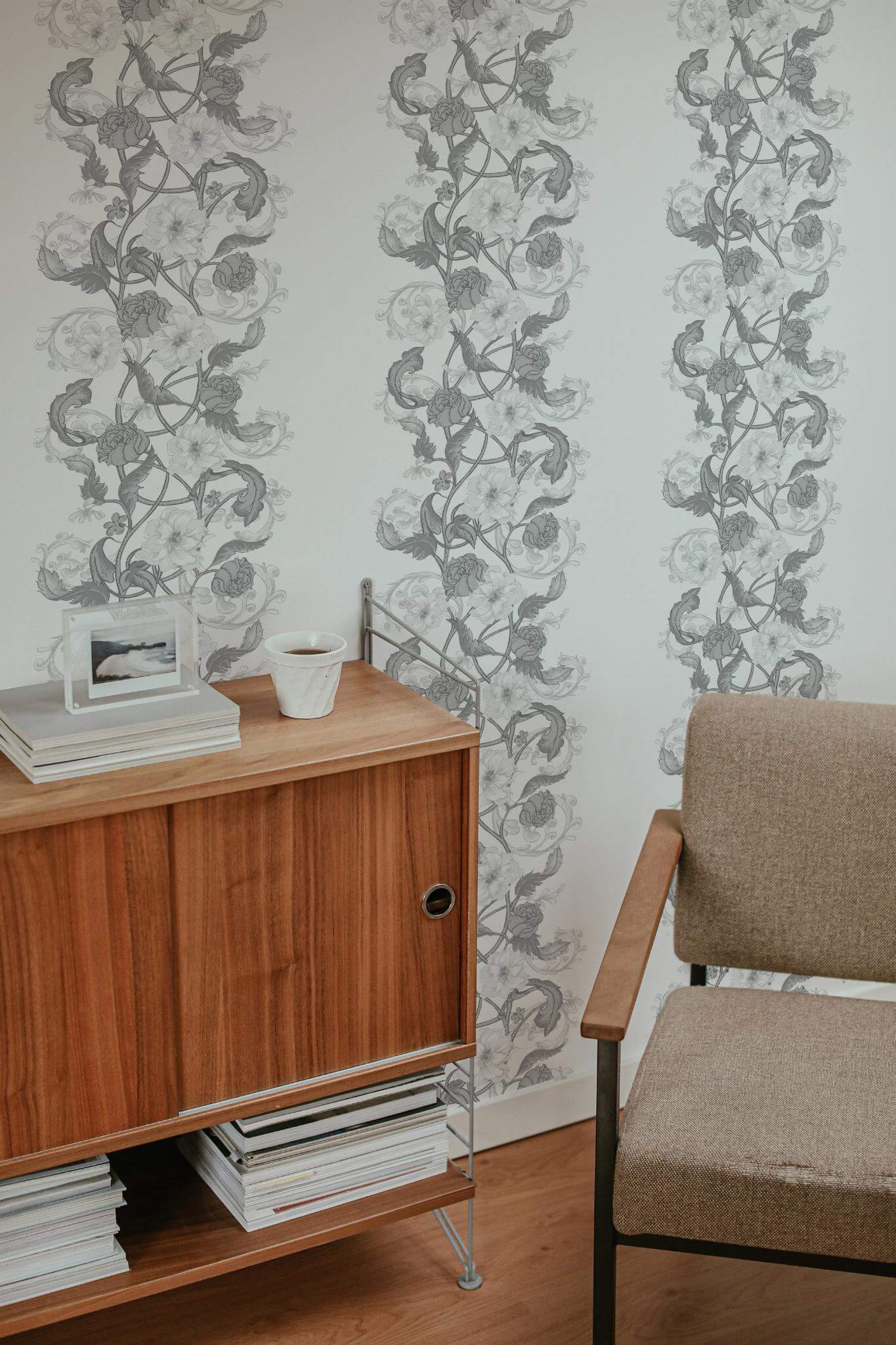 Antique floral Wallpaper