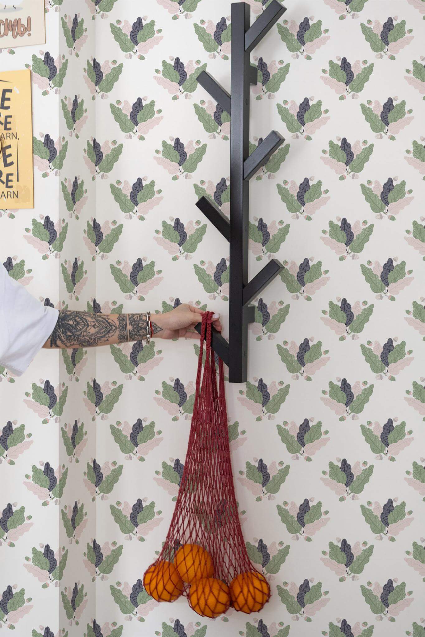 Scandinavian oak leaf Wallpaper