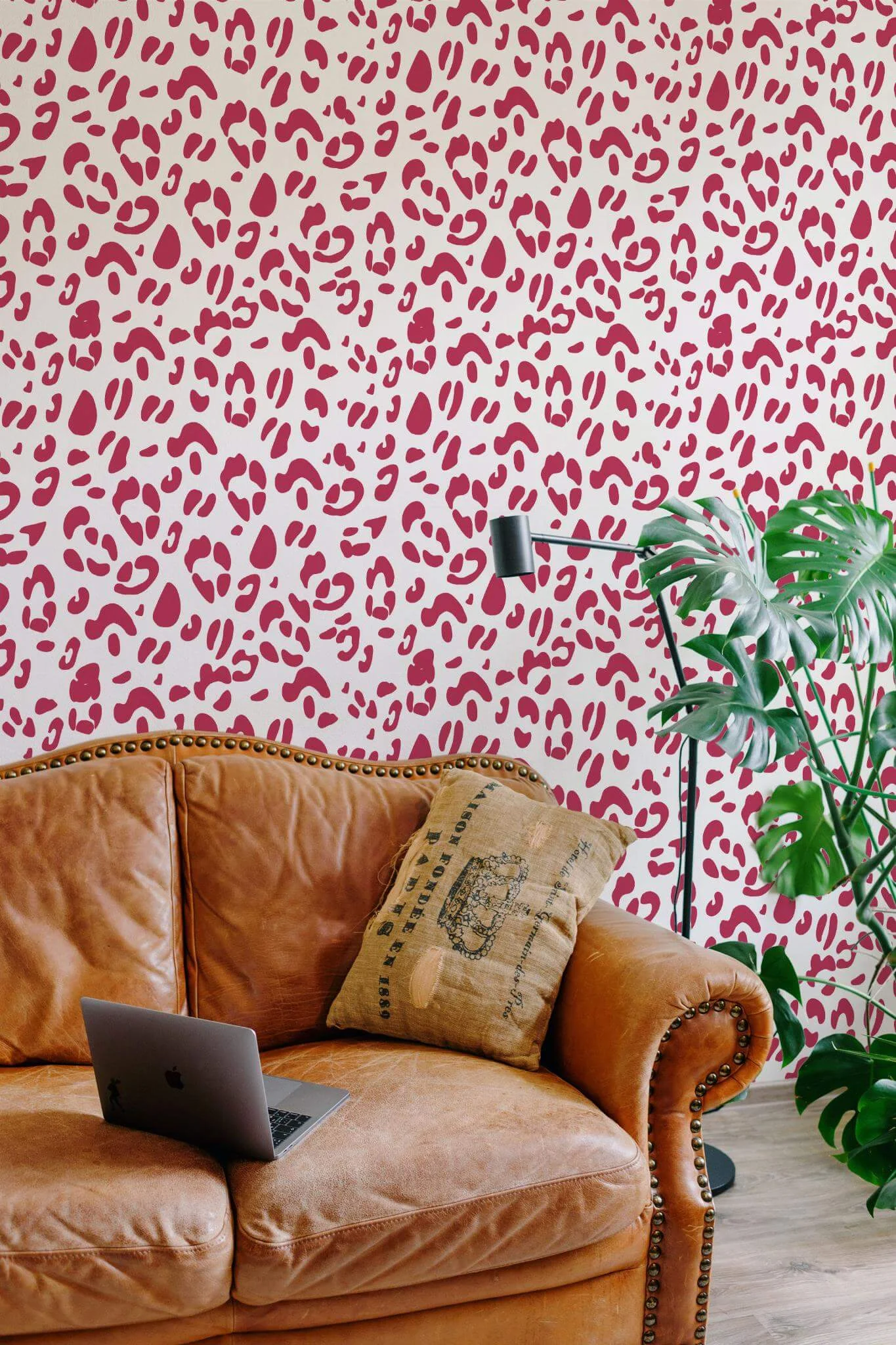 Viva magenta leopard print Wallpaper - Image 4