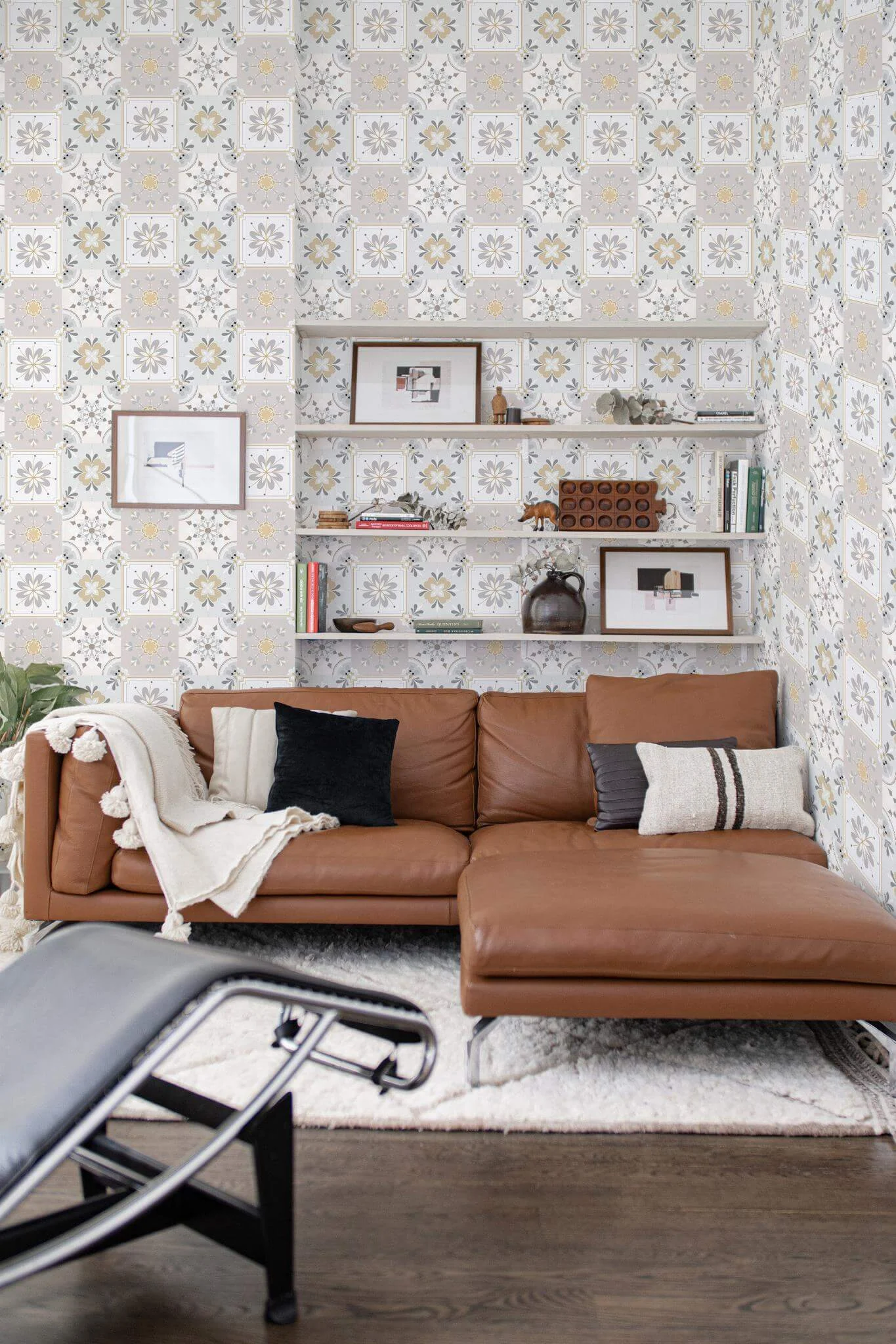 Beige floral tile Wallpaper - Image 3
