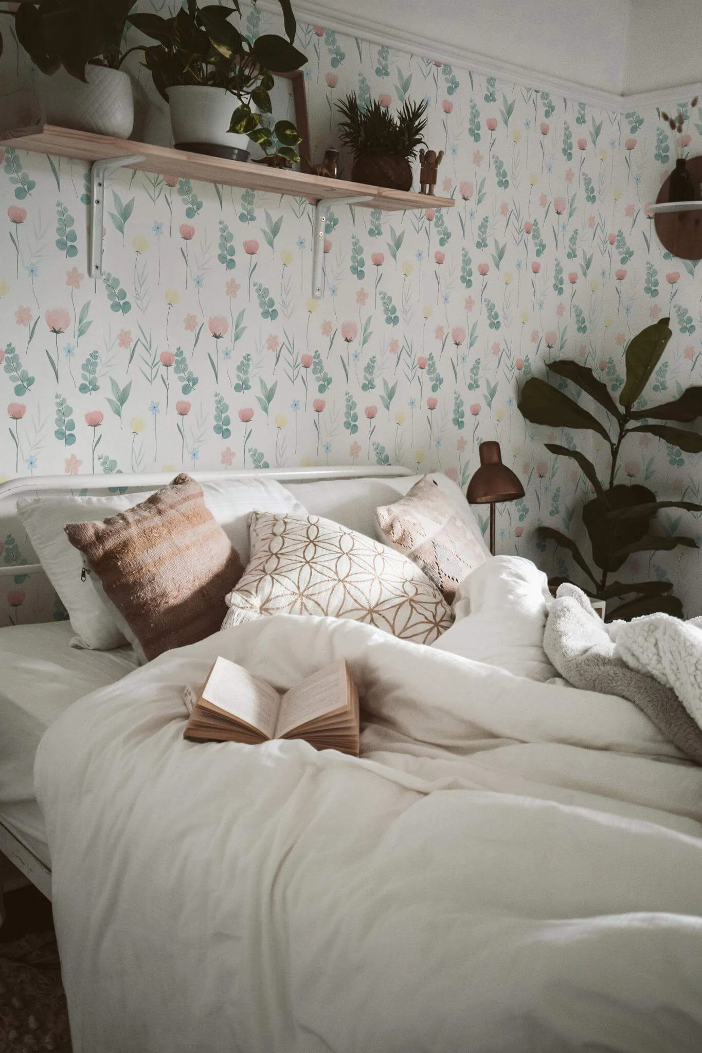Neutral floral Wallpaper - Image 4