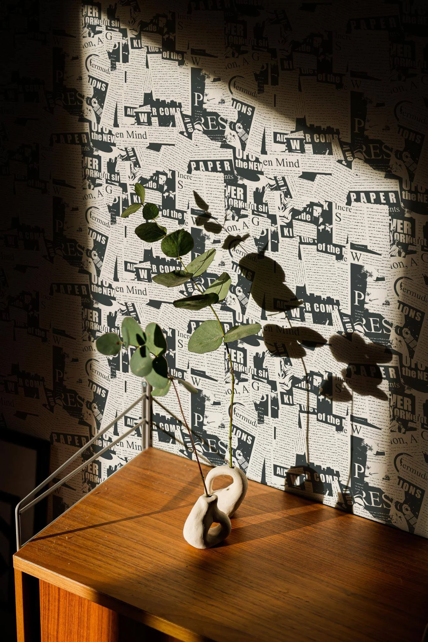 Black and white newspaper Wallpaper - Image 3