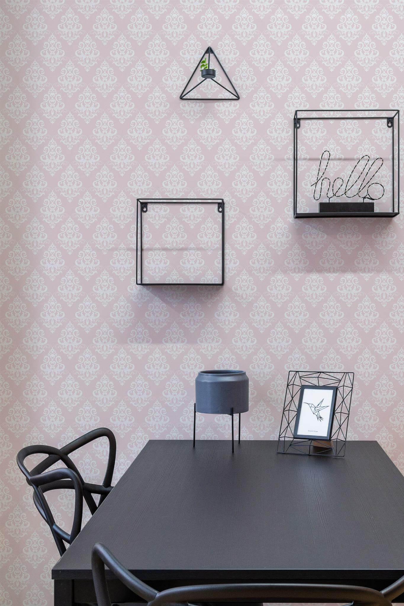 Pink damask Wallpaper