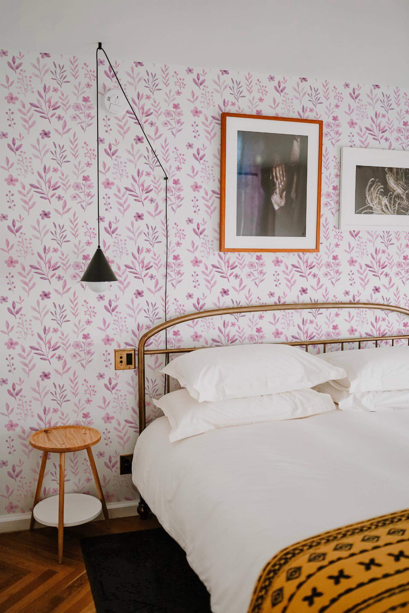 Pink and white watercolor floral Wallpaper - Image 4