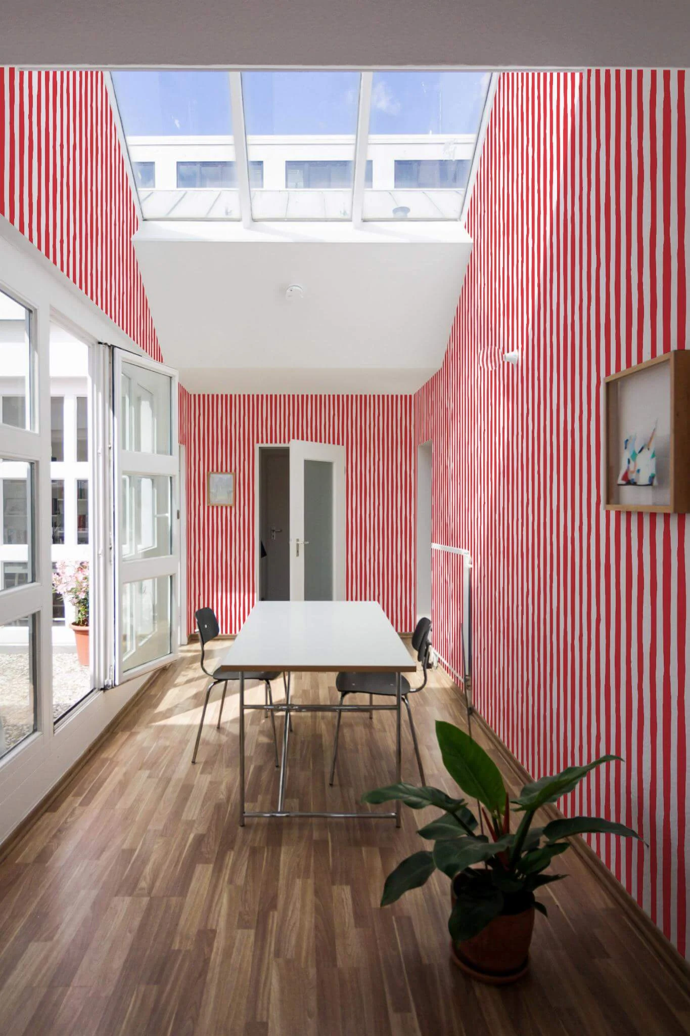 Red hand drawn stripes Wallpaper - Image 3