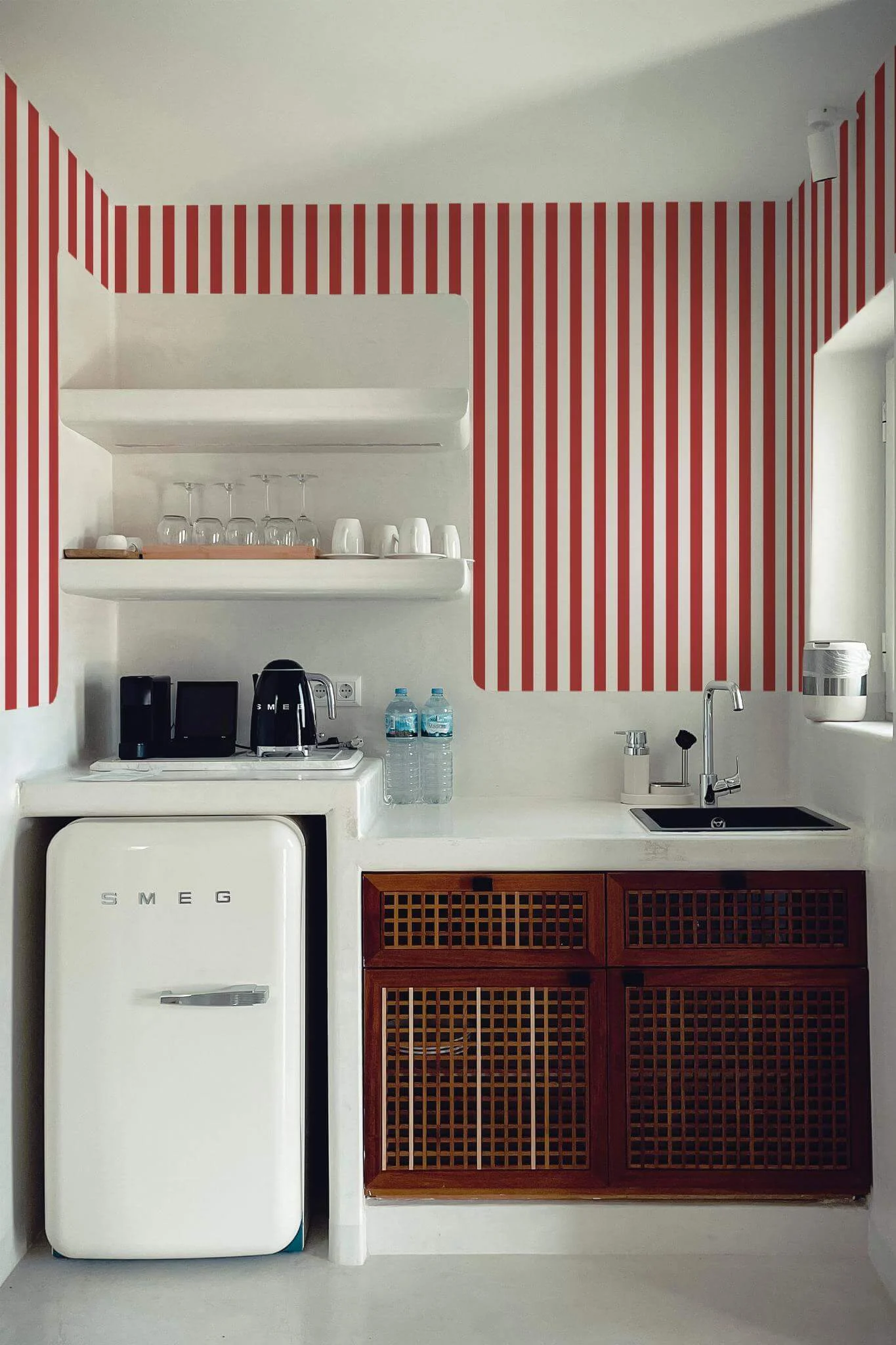 Red and white striped Wallpaper - Image 4
