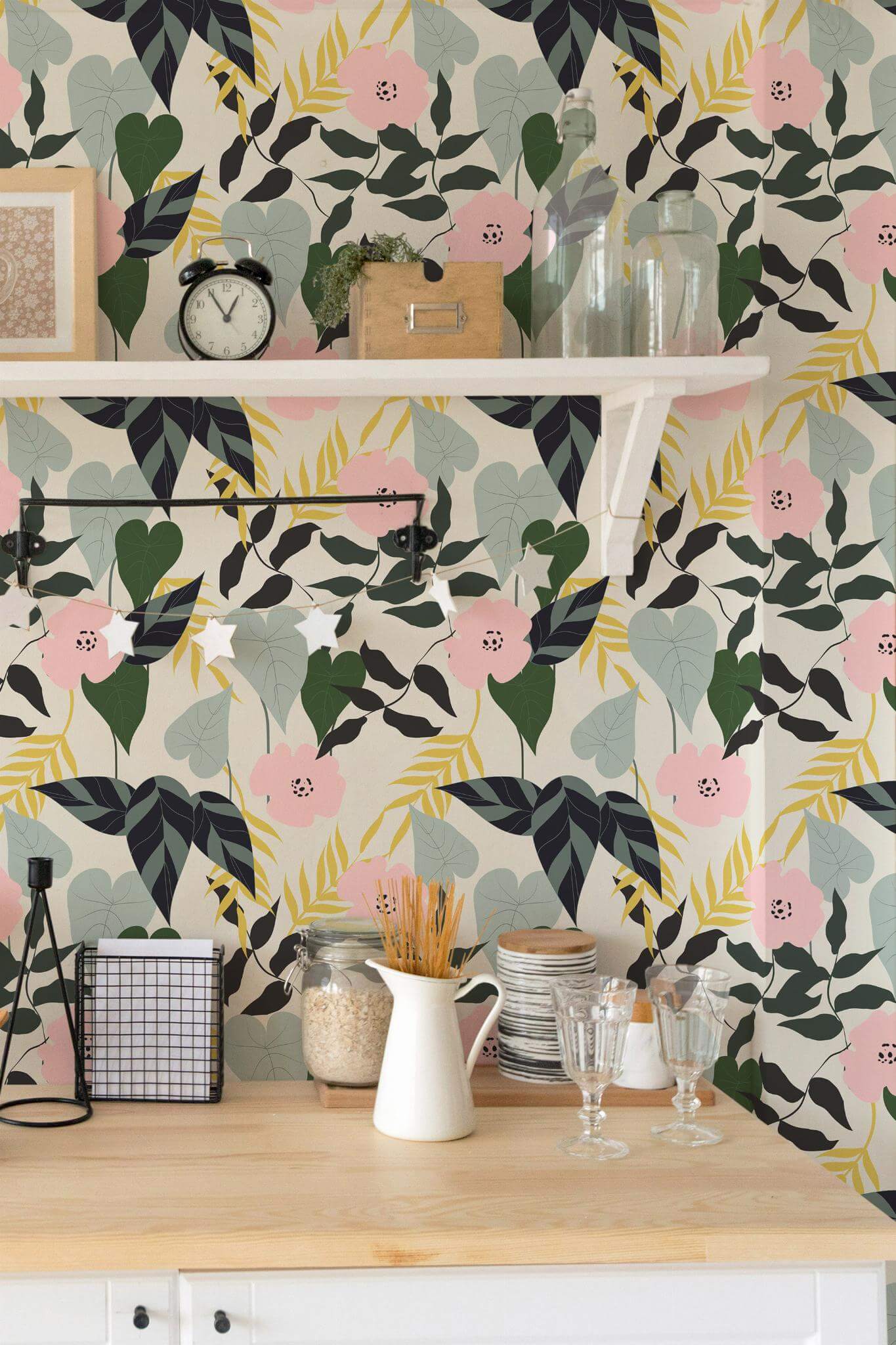 Multicolor floral and botanical Wallpaper