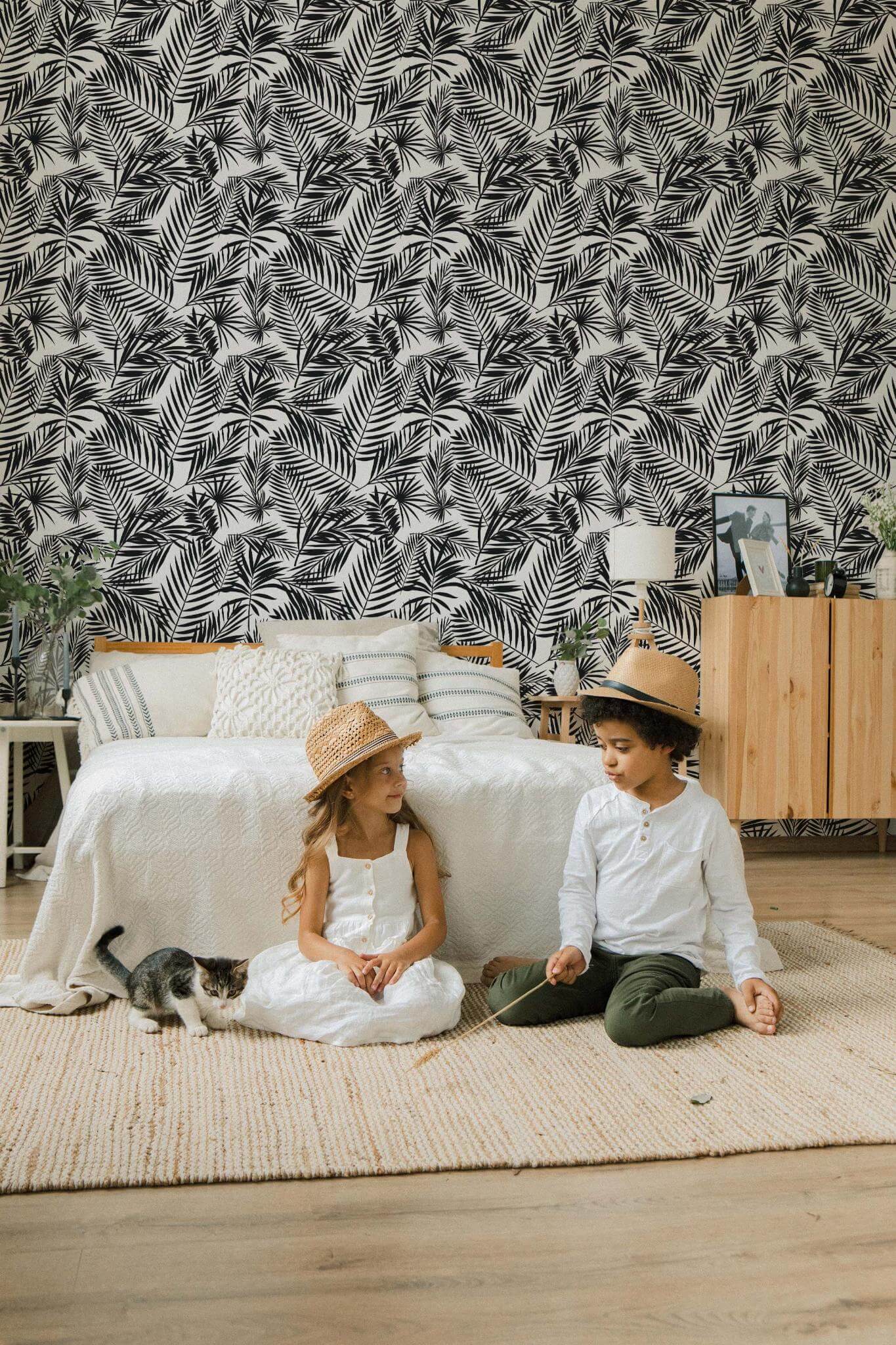 Black and white tropical leaf Wallpaper - Image 4