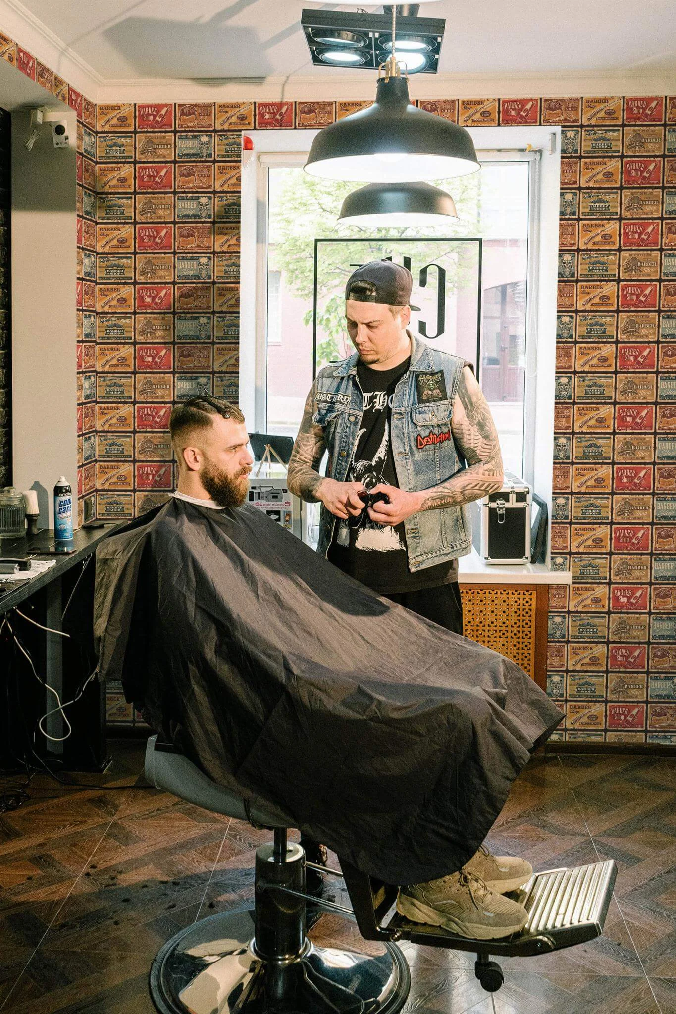 Vintage barber Wallpaper - Image 4